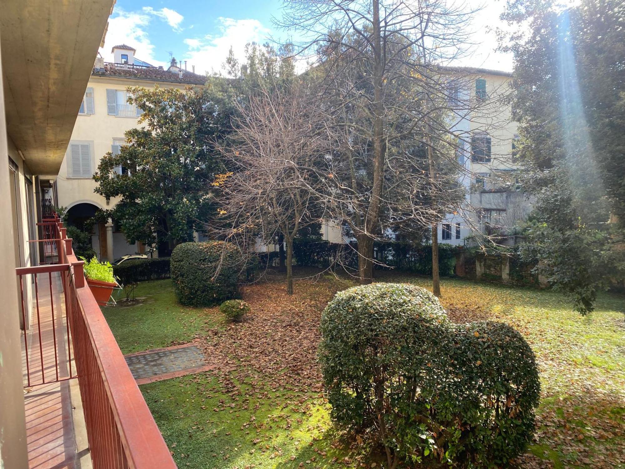 Cozy With Access To Garden Apartamento Florença